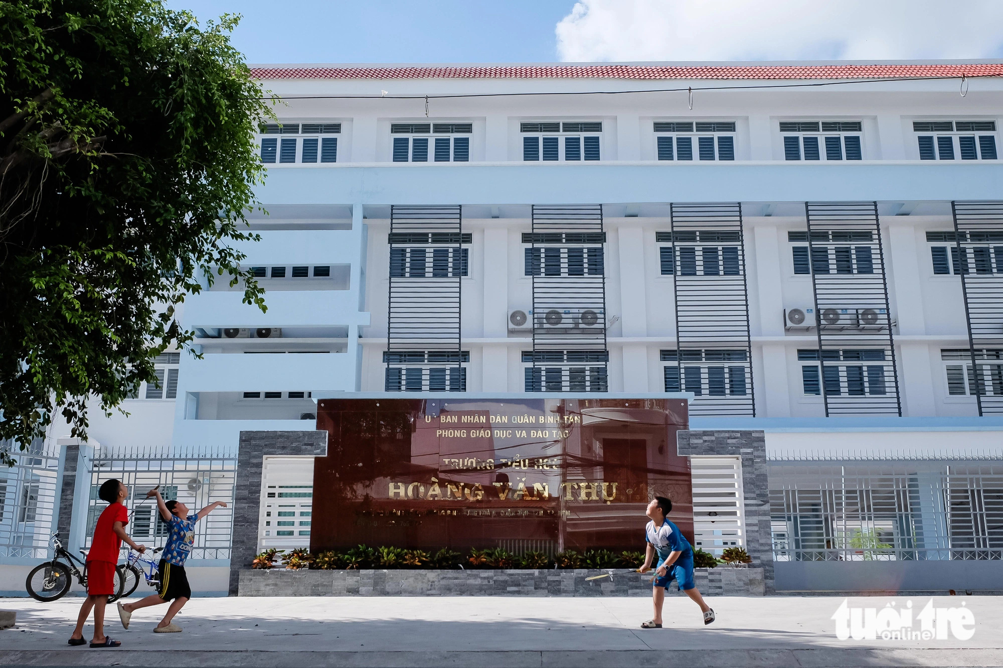 7 ngôi trường mới khang trang ở Bình Tân sẵn sàng đón học sinh- Ảnh 1. Trường tiểu học Hoàng Văn Thụ nằm trên đường số 6, phường Bình Hưng Hòa B, quận Bình Tân - Ảnh: PHƯƠNG NHI