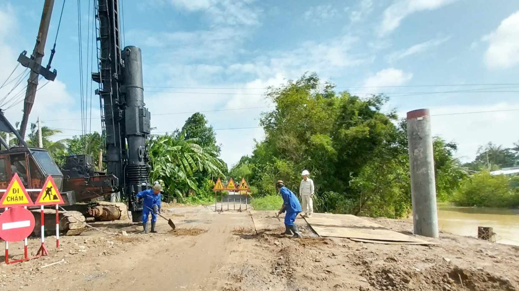 Bàn giao mặt bằng sạch thi công nâng cấp tuyến Cao Lãnh - Lộ Tẻ trong tháng 8- Ảnh 1. Bàn giao mặt bằng sạch thi công nâng cấp tuyến Cao Lãnh - Lộ Tẻ trong tháng 8- Ảnh 1.