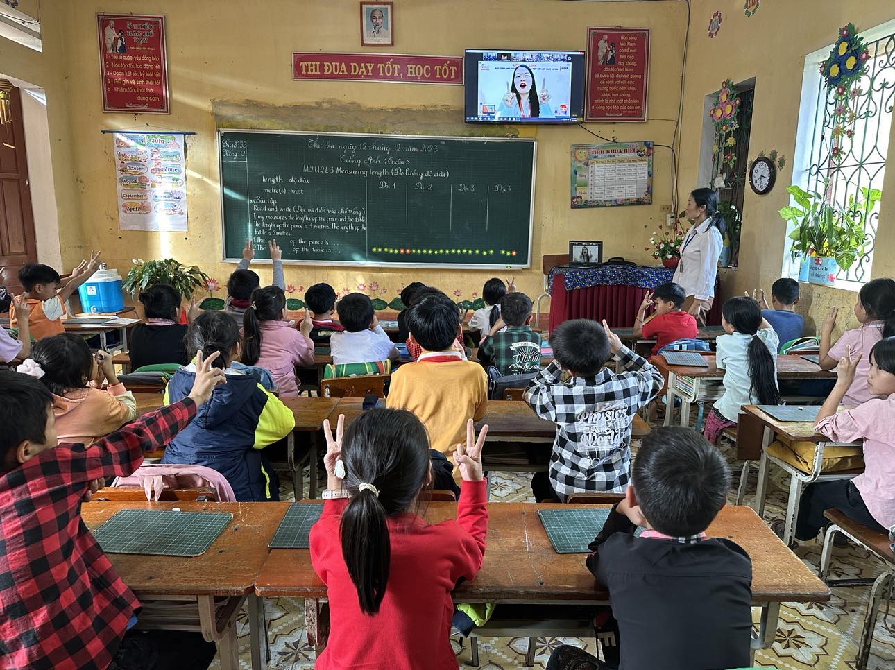 Bộ Chính trị yêu cầu thực hiện chủ trương 'lương nhà giáo cao nhất'- Ảnh 1. Bộ Chính trị yêu cầu thực hiện chủ trương 'lương nhà giáo cao nhất'- Ảnh 1.