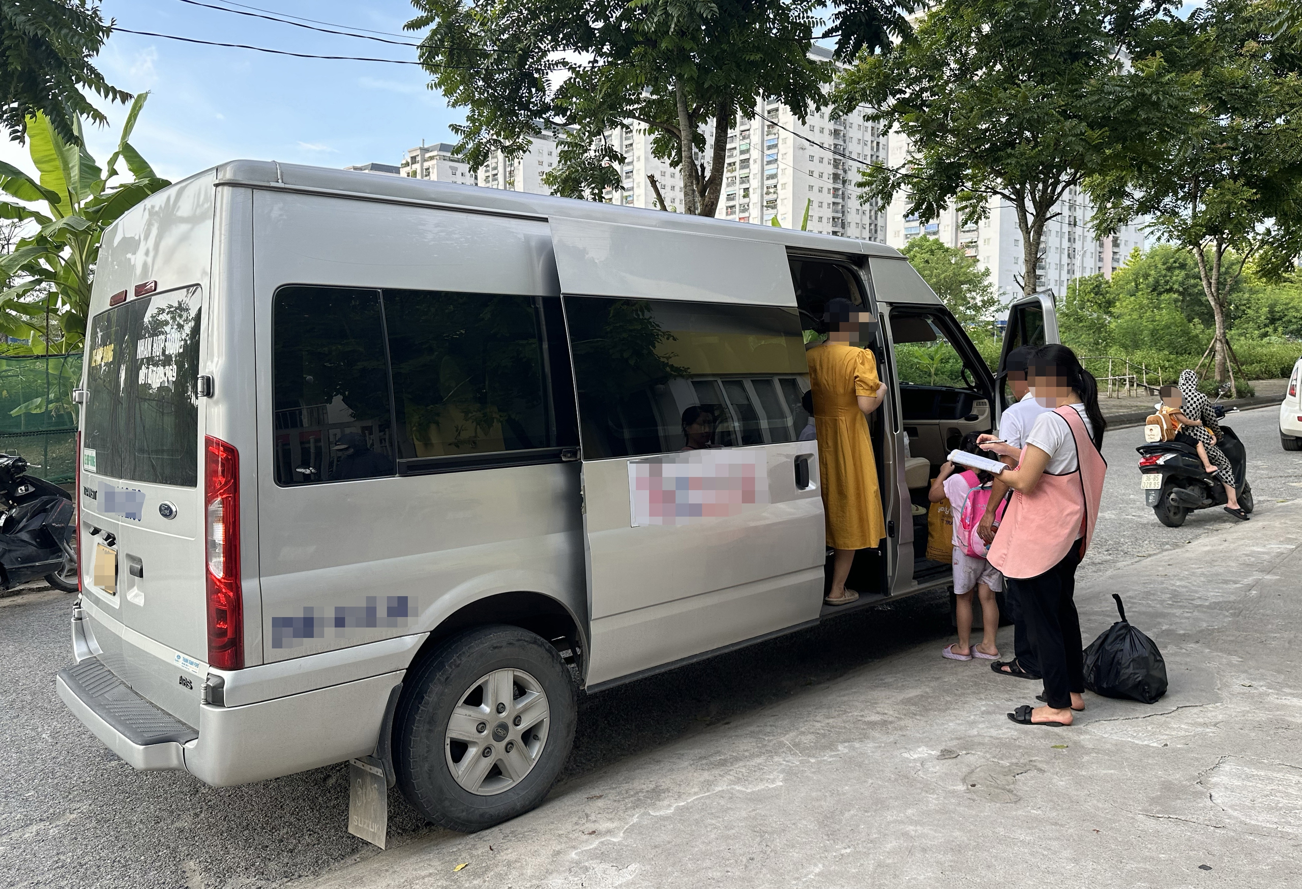 Bộ Công an đề xuất xe chở học sinh phải sơn màu vàng đậm- Ảnh 1. Bộ Công an đề xuất xe chở học sinh phải sơn màu vàng đậm- Ảnh 1.