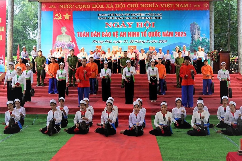 Bộ trưởng Công an dự ngày hội toàn dân bảo vệ an ninh tổ quốc ở Hòa Bình - 1 Bộ trưởng Công an dự ngày hội toàn dân bảo vệ an ninh tổ quốc ở Hòa Bình - 1