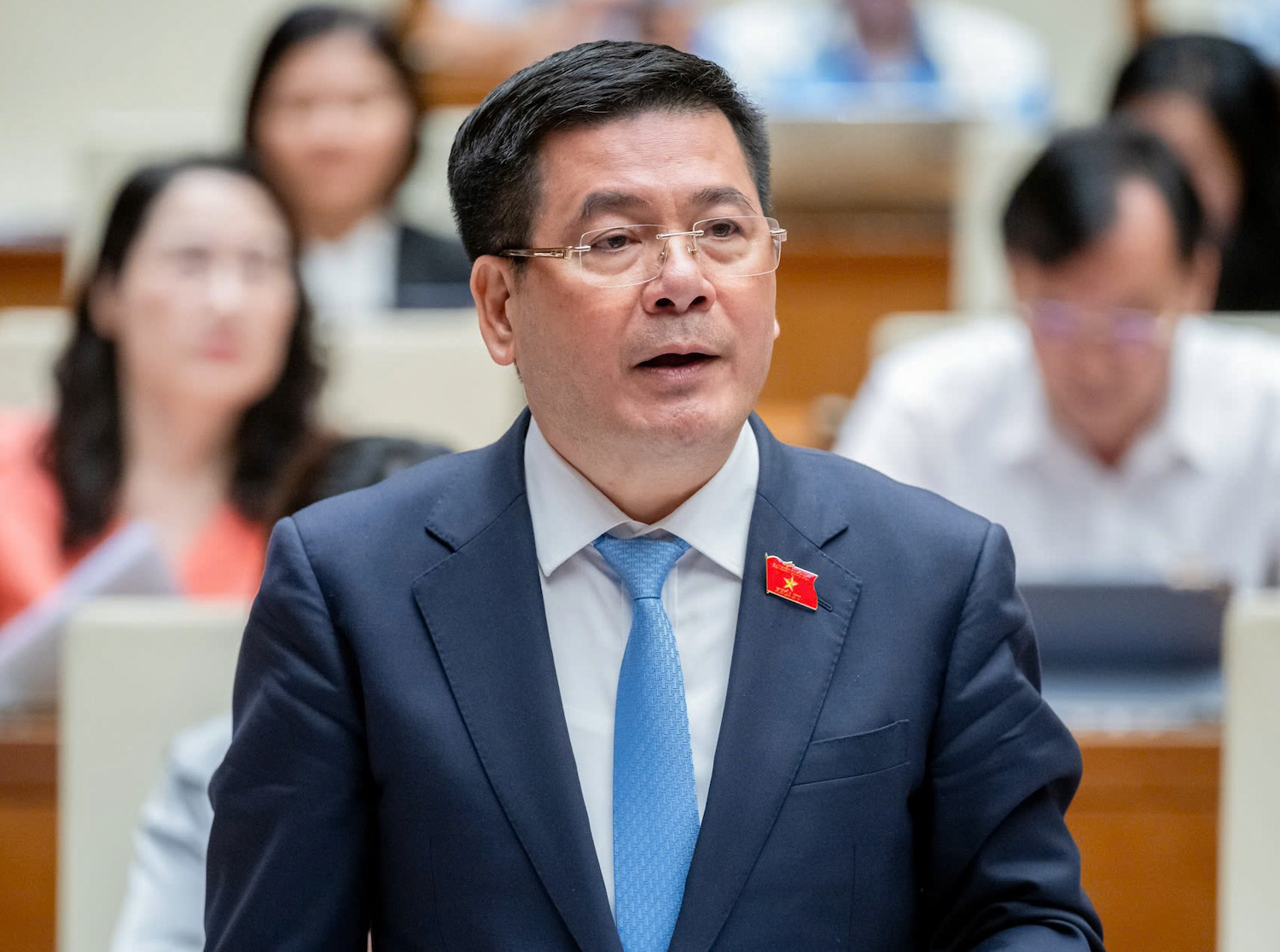 Bộ trưởng Nguyễn Hồng Diên: Không có việc điều hành giá điện bất cập gây lỗ lớn cho EVN- Ảnh 1. Bộ trưởng Nguyễn Hồng Diên: Không có việc điều hành giá điện bất cập gây lỗ lớn cho EVN- Ảnh 1.