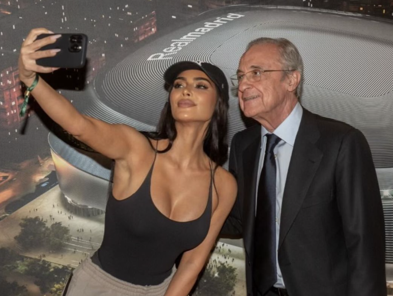Bức ảnh selfie gây bão của Kim Kardashian và Chủ tịch Real Madrid, Florentino Perez- Ảnh 1. Bức ảnh selfie gây bão của Kim Kardashian và Chủ tịch Real Madrid, Florentino Perez- Ảnh 1.
