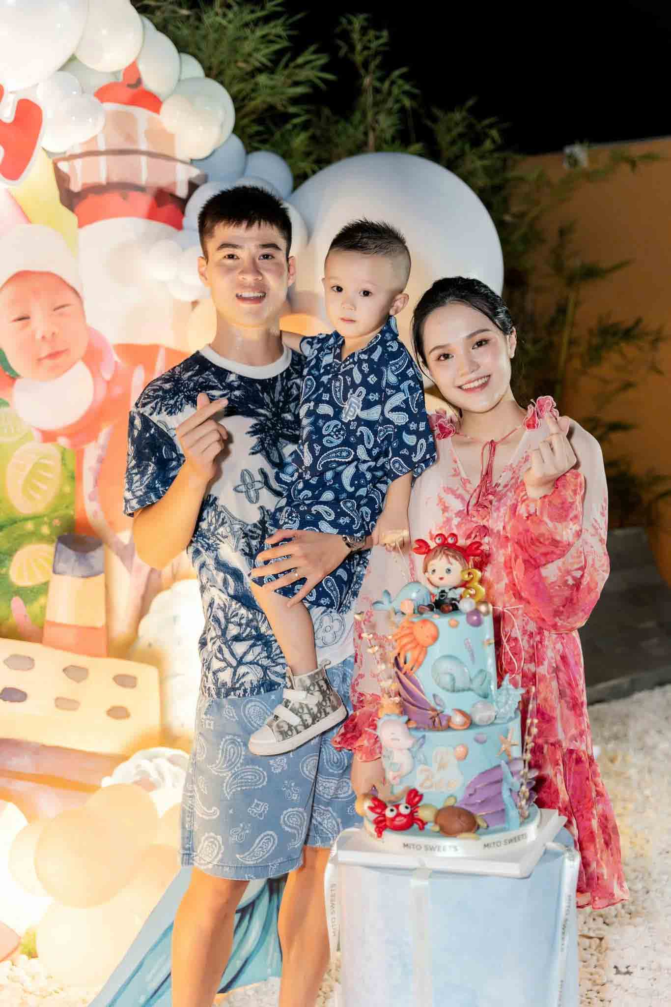 Cái kết đẹp của trung vệ thép Duy Mạnh và tiểu thư Quỳnh Anh- Ảnh 1. Cái kết đẹp của trung vệ thép Duy Mạnh và tiểu thư Quỳnh Anh- Ảnh 1.