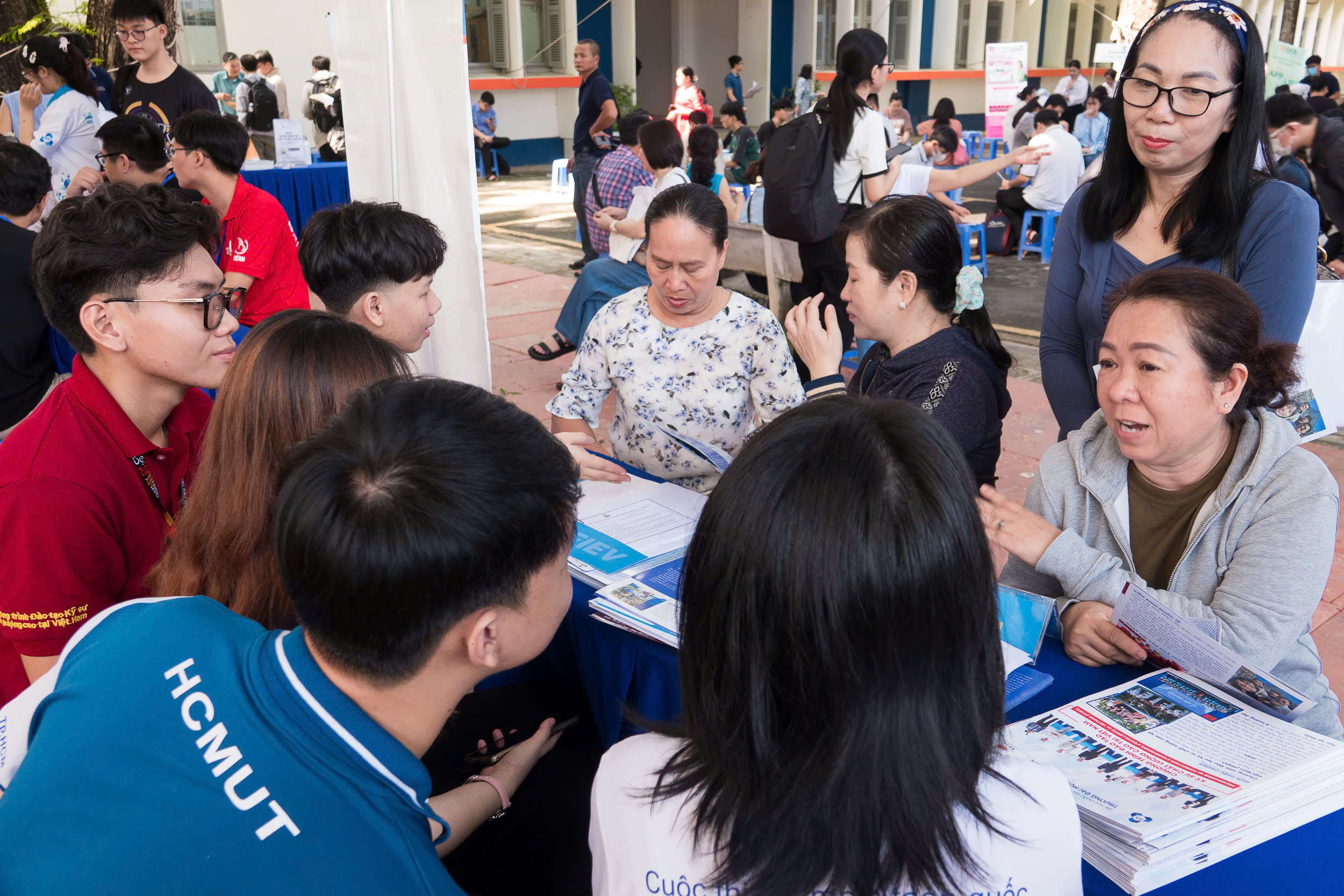 Chi phí một năm của sinh viên tại TP.HCM là bao nhiêu?- Ảnh 1. Chi phí một năm của sinh viên tại TP.HCM là bao nhiêu?- Ảnh 1.