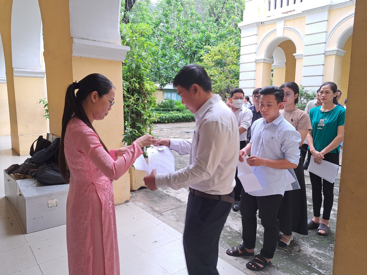 Chỉ tuyển được 50% giáo viên so với nhu cầu, TP.HCM tìm giải pháp- Ảnh 1. Chỉ tuyển được 50% giáo viên so với nhu cầu, TP.HCM tìm giải pháp- Ảnh 1.