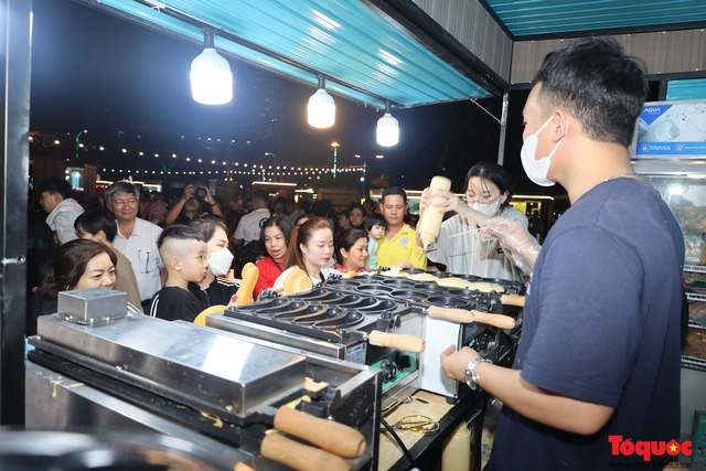 Chợ đêm mở đến 0h giúp Nha Trang níu chân du khách - Ảnh 1. Chợ đêm mở đến 0h giúp Nha Trang níu chân du khách - Ảnh 1.