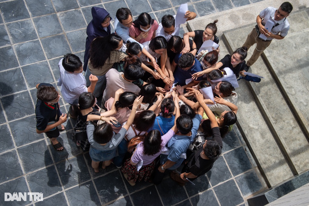Chốt phương án vụ phụ huynh vây trường Tây Mỗ 3: Không tiếp nhận học sinh - 1 Chốt phương án vụ phụ huynh vây trường Tây Mỗ 3: Không tiếp nhận học sinh - 1