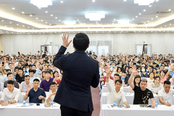 Cổ phiếu công ty của 'chuyên gia bất động sản được trả phí cao số 1 Việt Nam' bị cắt margin- Ảnh 1. Cổ phiếu công ty của 'chuyên gia bất động sản được trả phí cao số 1 Việt Nam' bị cắt margin- Ảnh 1.