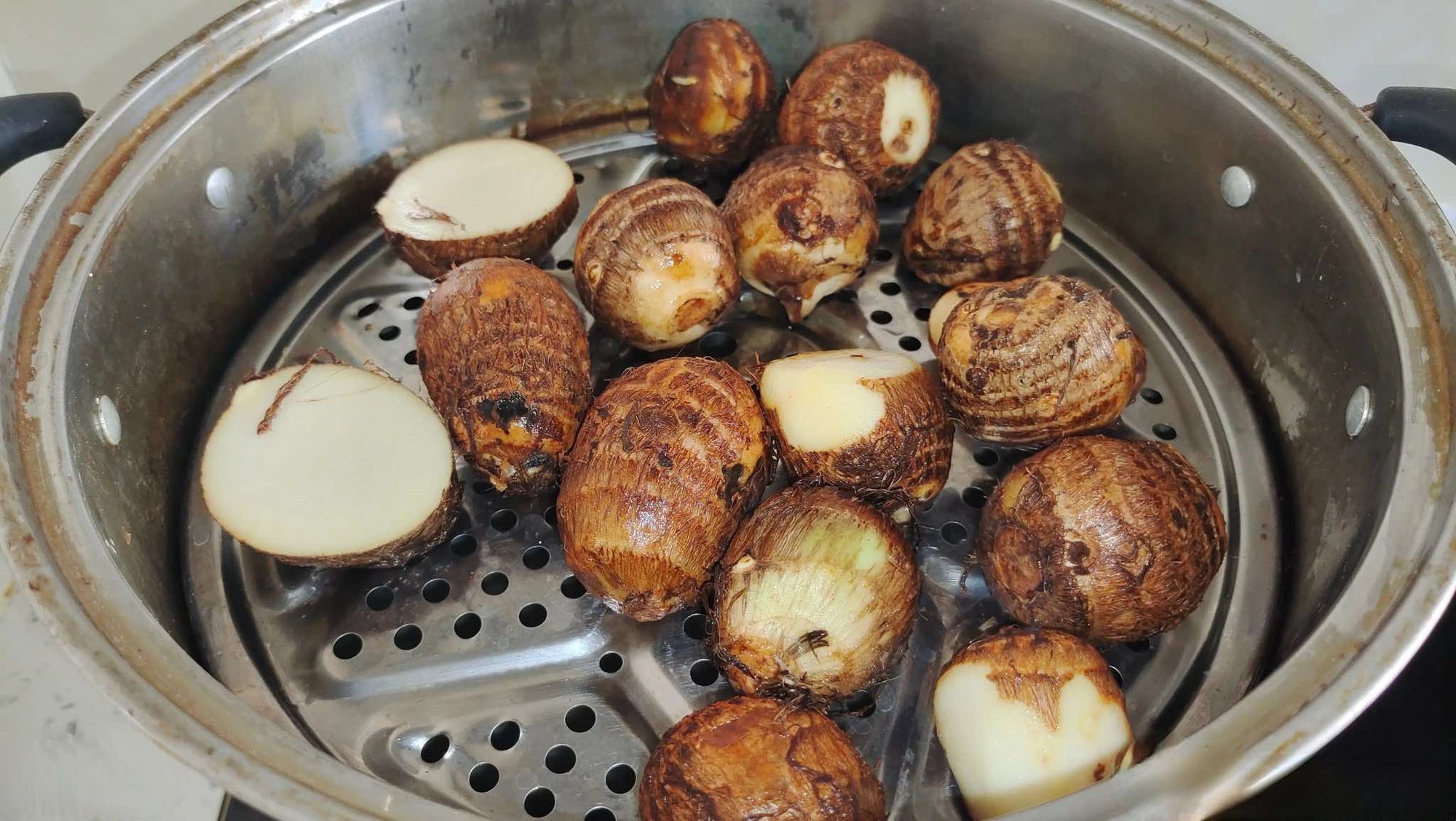 Cũng là canh khoai sọ nhưng nấu thế này hương vị ngọt ngon lạ miệng vô cùng - Ảnh 1. Cũng là canh khoai sọ nhưng nấu thế này hương vị ngọt ngon lạ miệng vô cùng - Ảnh 1.