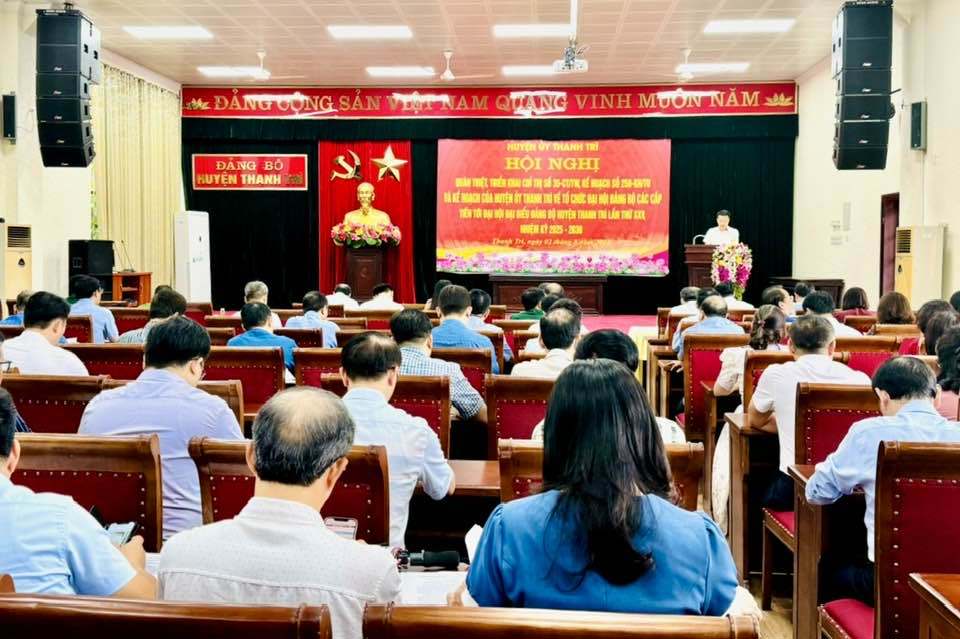 Các đại biểu tại hội nghị triển khai tổ chức Đại hội Đảng bộ các cấp tiến tới Đại hội đại biểu Đảng bộ huyện Thanh Trì lần thứ XXV, nhiệm kỳ 2025 - 2030.
