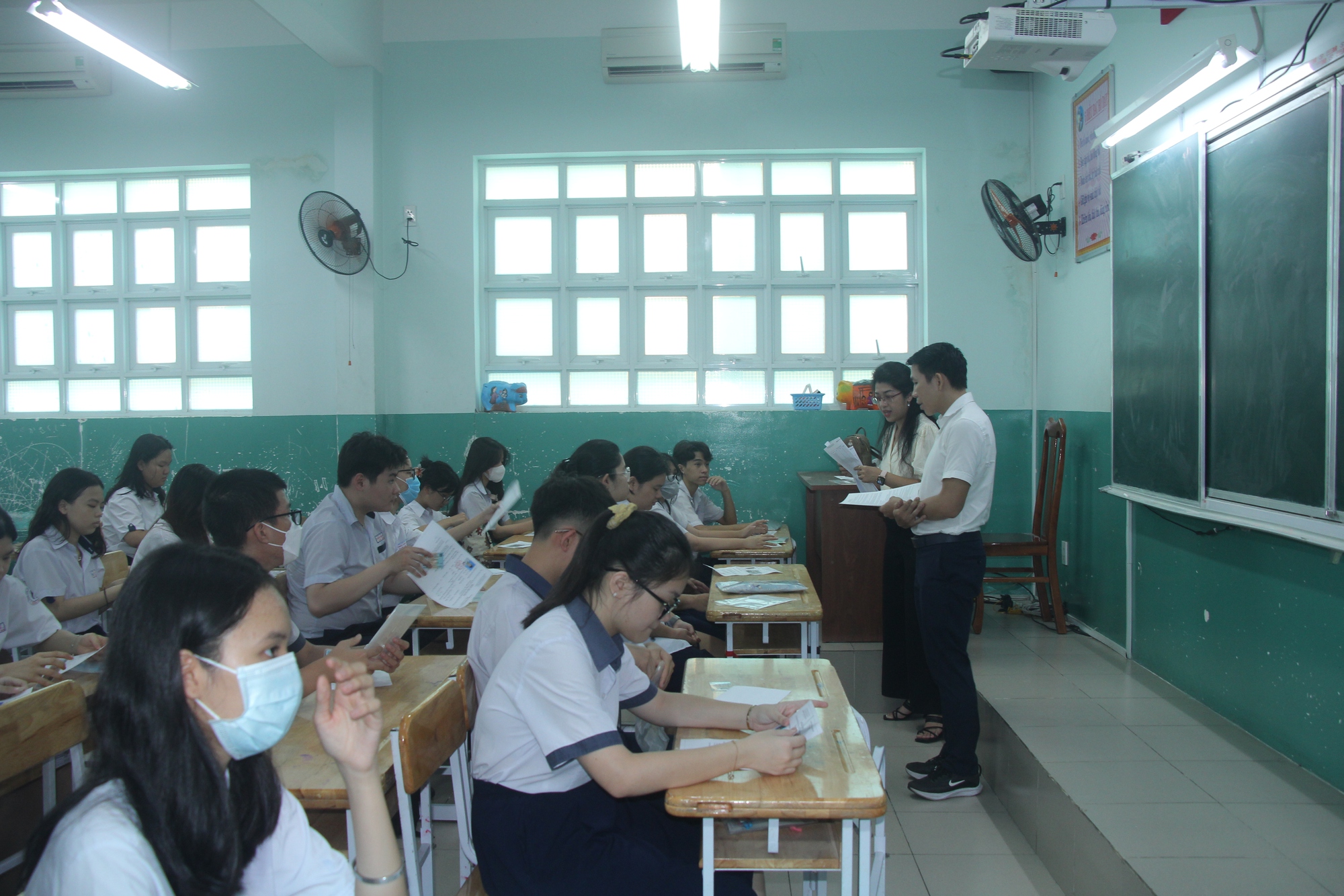 Dạy và học tiếng Anh tăng cường đối diện nhiều thách thức- Ảnh 1. Dạy và học tiếng Anh tăng cường đối diện nhiều thách thức- Ảnh 1.