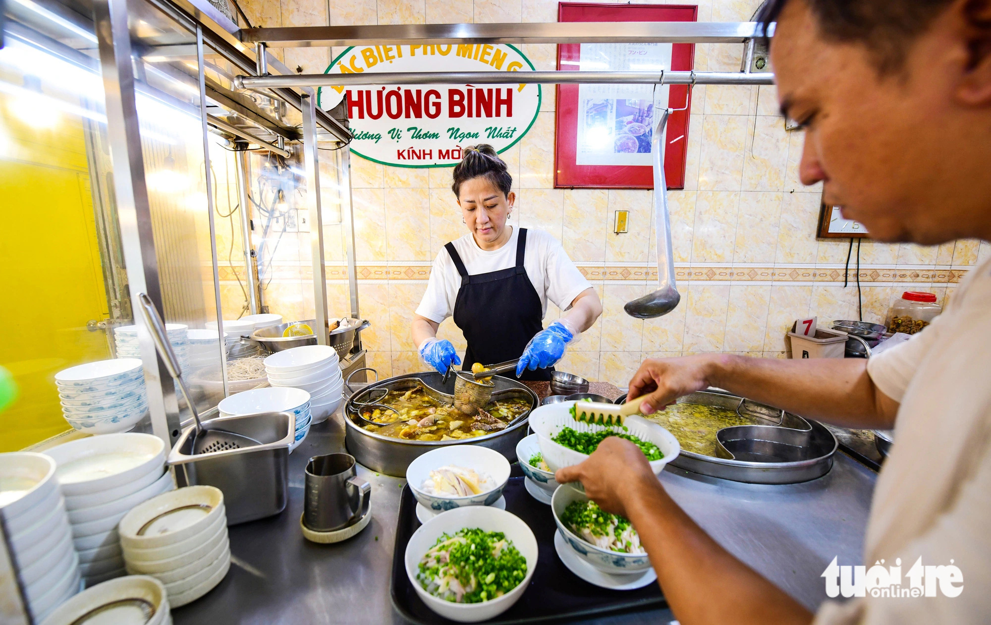 Quán phở Hương Bình, quận 3, TP.HCM - Ảnh: QUANG ĐỊNH Để di sản phở không là cái mác cho đẹp- Ảnh 1.