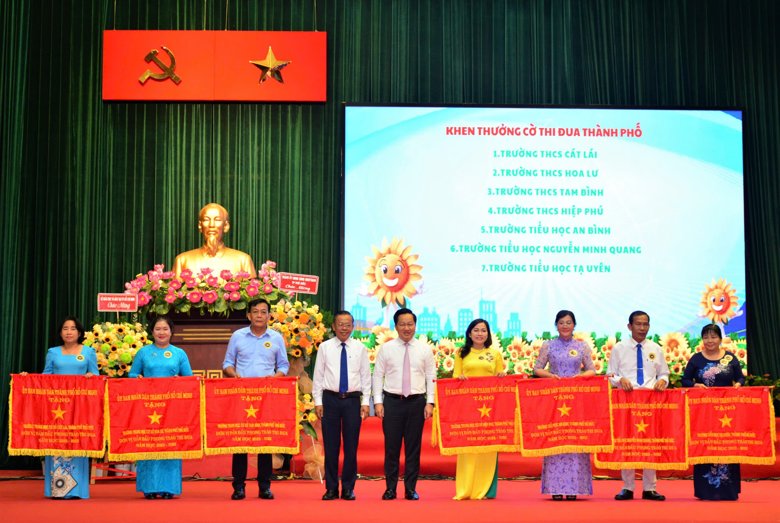 Địa phương có trường, lớp nhiều nhất TP.HCM dành hơn 500 triệu đồng khen thưởng học sinh- Ảnh 1. Địa phương có trường, lớp nhiều nhất TP.HCM dành hơn 500 triệu đồng khen thưởng học sinh- Ảnh 1.