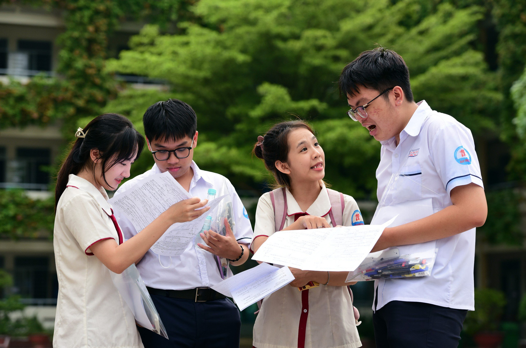 Văn, sử, địa 'hóa rồng', điểm chuẩn khối C cao không tưởng - Ảnh 1.