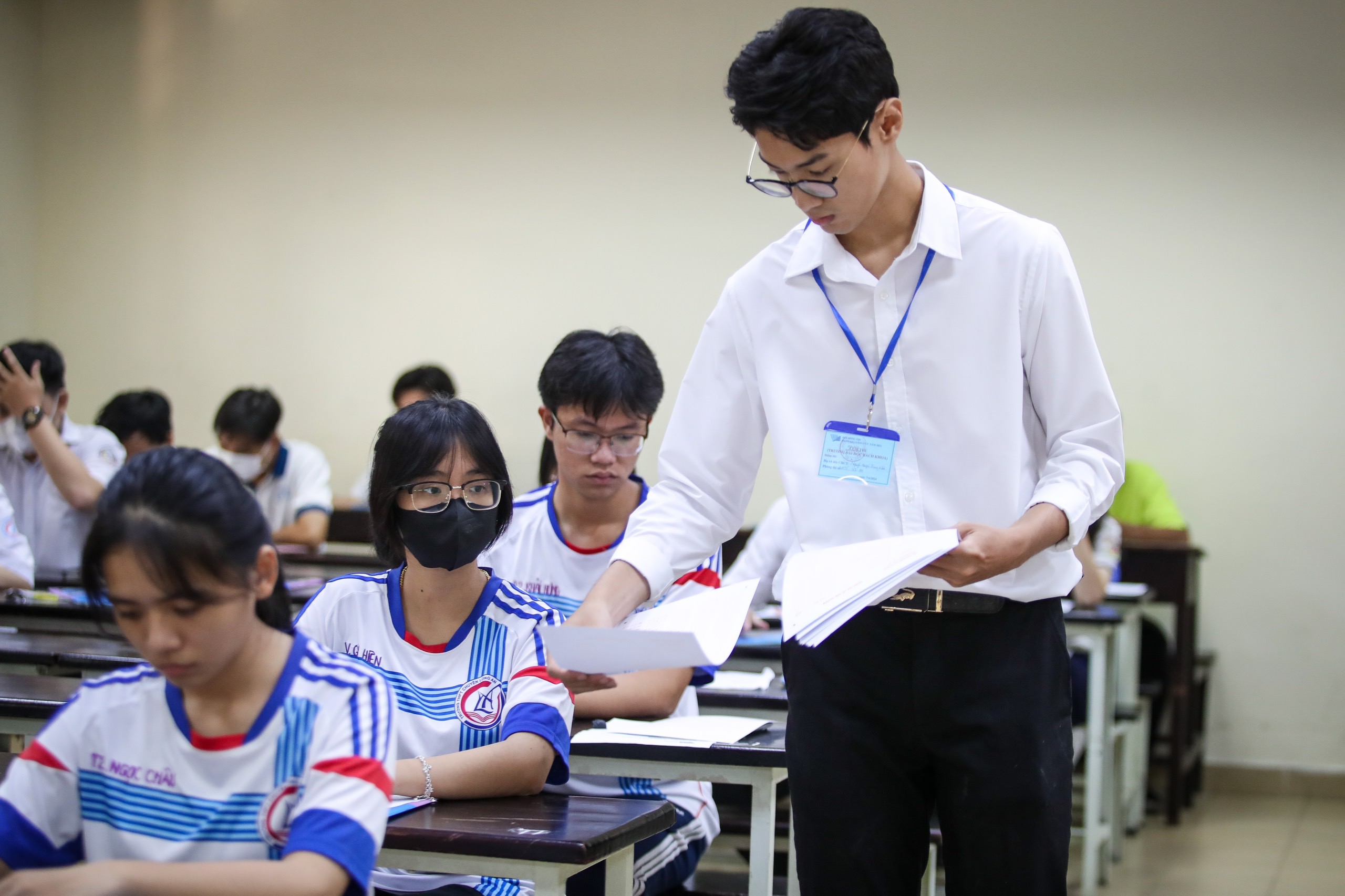 Điểm chuẩn năm 2024 của hàng loạt trường đại học- Ảnh 1. Điểm chuẩn năm 2024 của hàng loạt trường đại học- Ảnh 1.
