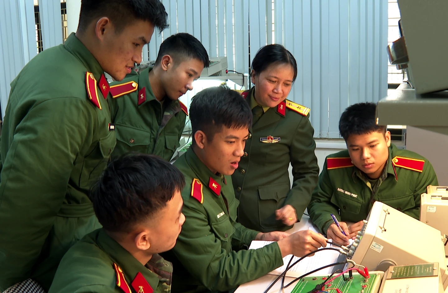 Điểm chuẩn vào đại học và cao đẳng của 17 trường quân đội- Ảnh 1. Điểm chuẩn vào đại học và cao đẳng của 17 trường quân đội- Ảnh 1.