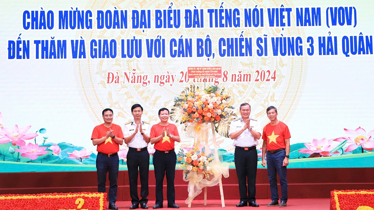 Đoàn công tác vov giao lưu với cán bộ, chiến sĩ vùng 3 hải quân hình ảnh 1 Doan cong tac vov giao luu voi can bo, chien si vung 3 hai quan hinh anh 1
