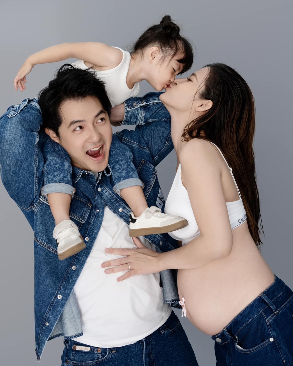Đông Nhi sinh con thứ 2, nhan sắc rạng rỡ gây chú ý - 2 Đông Nhi sinh con thứ 2, nhan sắc rạng rỡ gây chú ý - 2