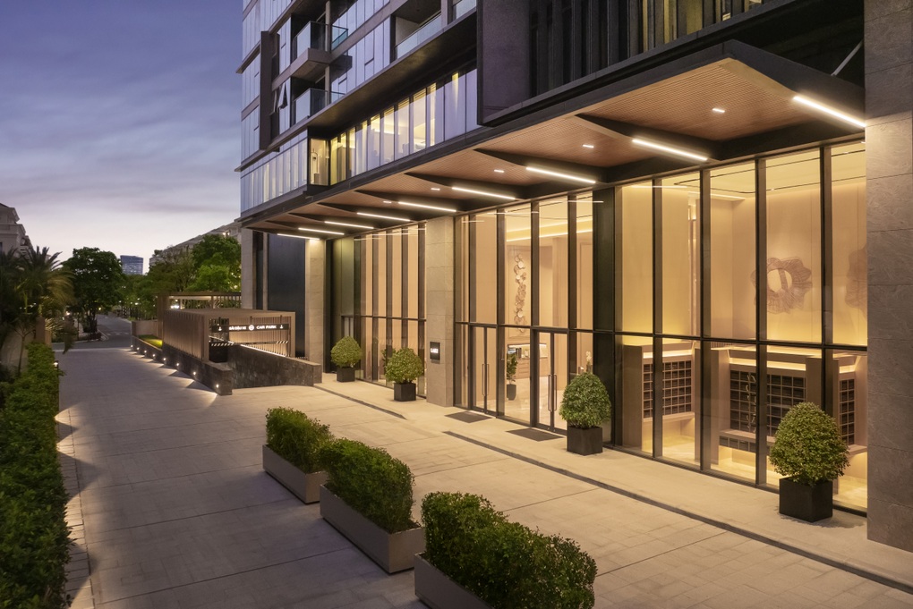 Đông Nhi và Ông Cao Thắng tiết lộ cuộc sống xa xỉ tại Grand Marina, Saigon - 1 Đông Nhi và Ông Cao Thắng tiết lộ cuộc sống xa xỉ tại Grand Marina, Saigon - 1