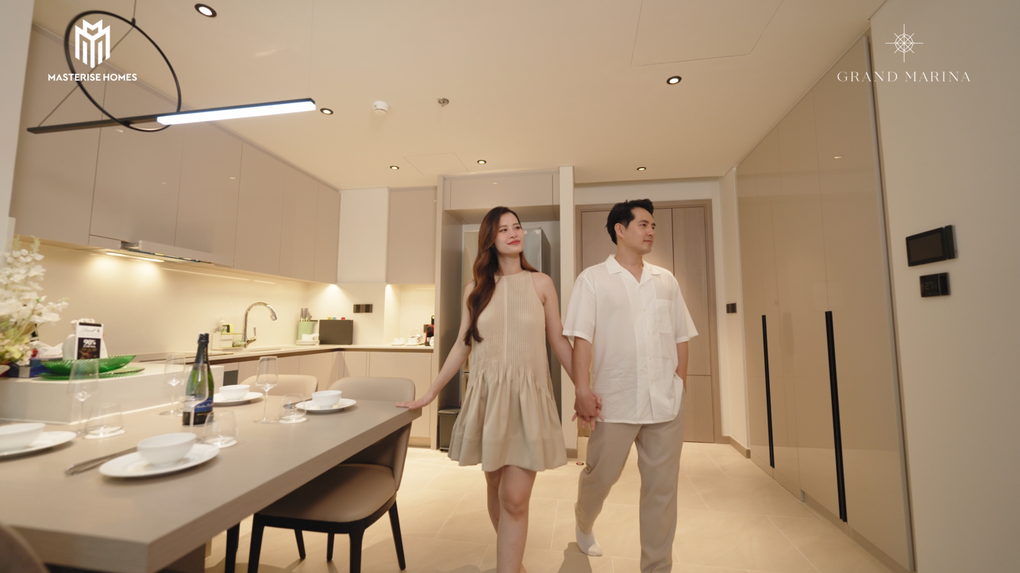Đông Nhi và Ông Cao Thắng tiết lộ cuộc sống xa xỉ tại Grand Marina, Saigon - 2 Đông Nhi và Ông Cao Thắng tiết lộ cuộc sống xa xỉ tại Grand Marina, Saigon - 2