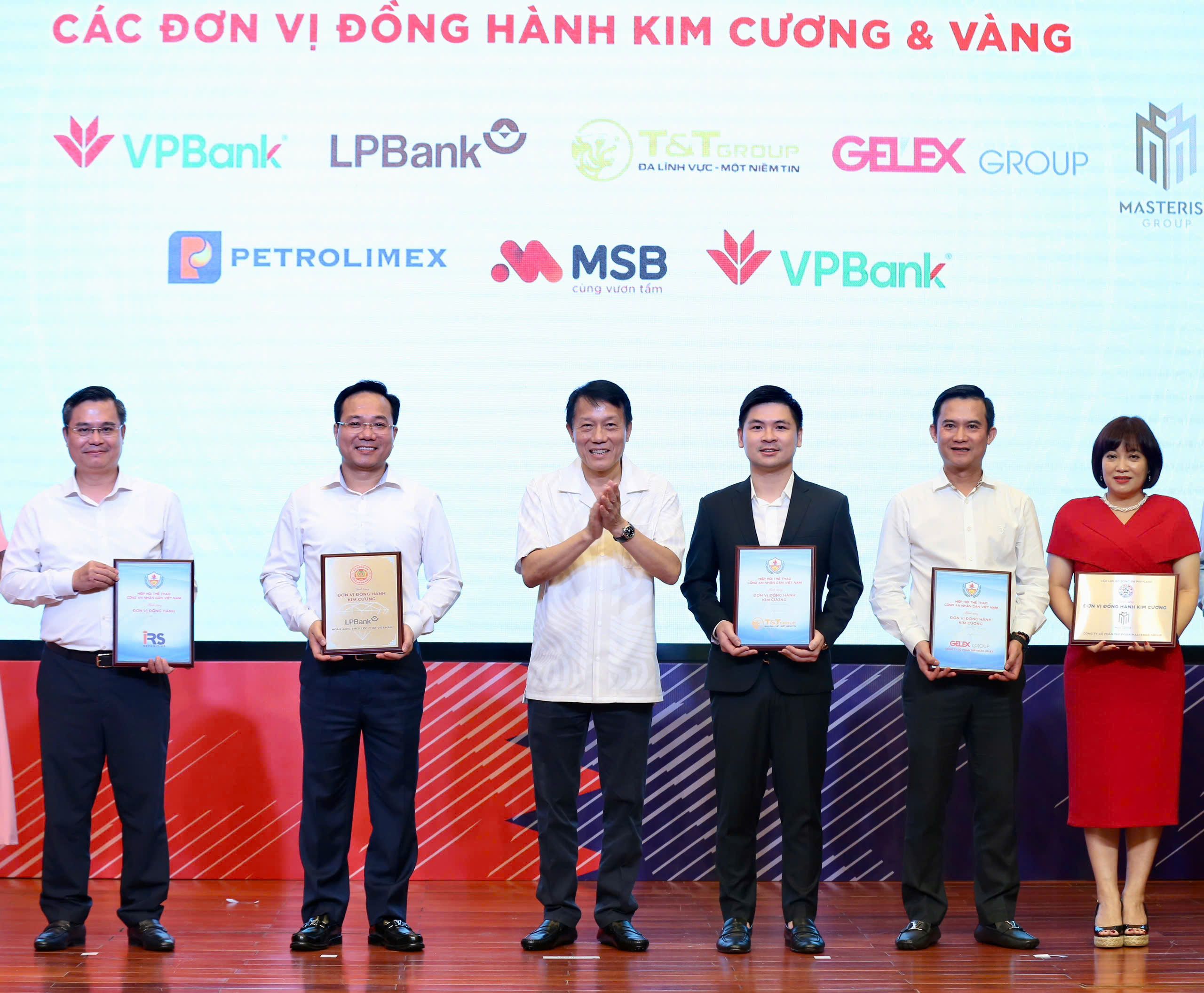 Đóng góp hiệu quả cho thể thao công an nhân dân, tập đoàn T&T Group được vinh danh- Ảnh 1. Đóng góp hiệu quả cho thể thao công an nhân dân, tập đoàn T&T Group được vinh danh- Ảnh 1.