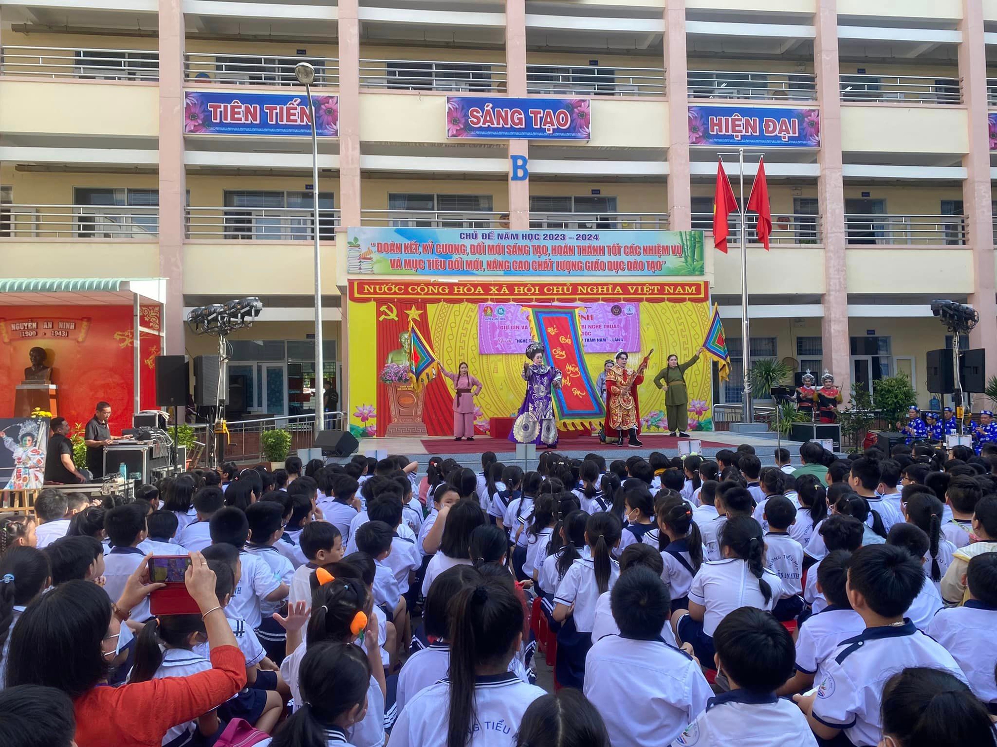 Đưa hát bội vào học đường - Ảnh 1. Đưa hát bội vào học đường - Ảnh 1.