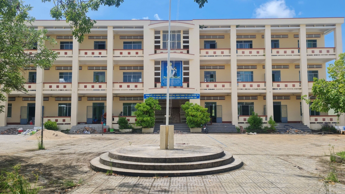 dừng việc chuyển trường thcs thị trấn qua trường th thcs thị trấn vĩnh thuận cũ hình ảnh 1 dung viec chuyen truong thcs thi tran qua truong th thcs thi tran vinh thuan cu hinh anh 1
