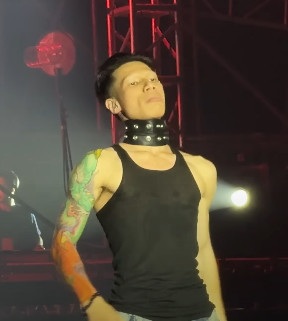 Giải mã phong cách lập dị gây tranh cãi của rapper MCK - 1 Giải mã phong cách lập dị gây tranh cãi của rapper MCK - 1