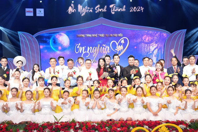 Gửi gắm lòng tri ân của những người con qua Chương trình nghệ thuật “Ơn nghĩa sinh thành 2024” - Ảnh 1. Gửi gắm lòng tri ân của những người con qua Chương trình nghệ thuật “Ơn nghĩa sinh thành 2024” - Ảnh 1.