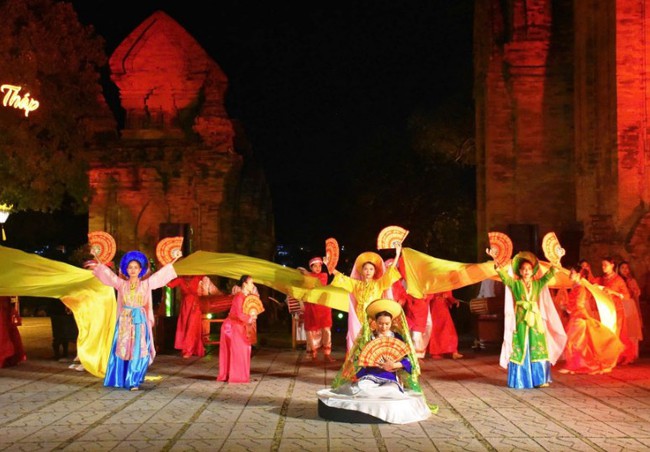 Khánh Hòa: Hai chương trình trải nghiệm đặc biệt “Linh thiêng xứ Trầm” và “Trăng soi dáng tháp” - Ảnh 1. Khánh Hòa: Hai chương trình trải nghiệm đặc biệt “Linh thiêng xứ Trầm” và “Trăng soi dáng tháp” - Ảnh 1.