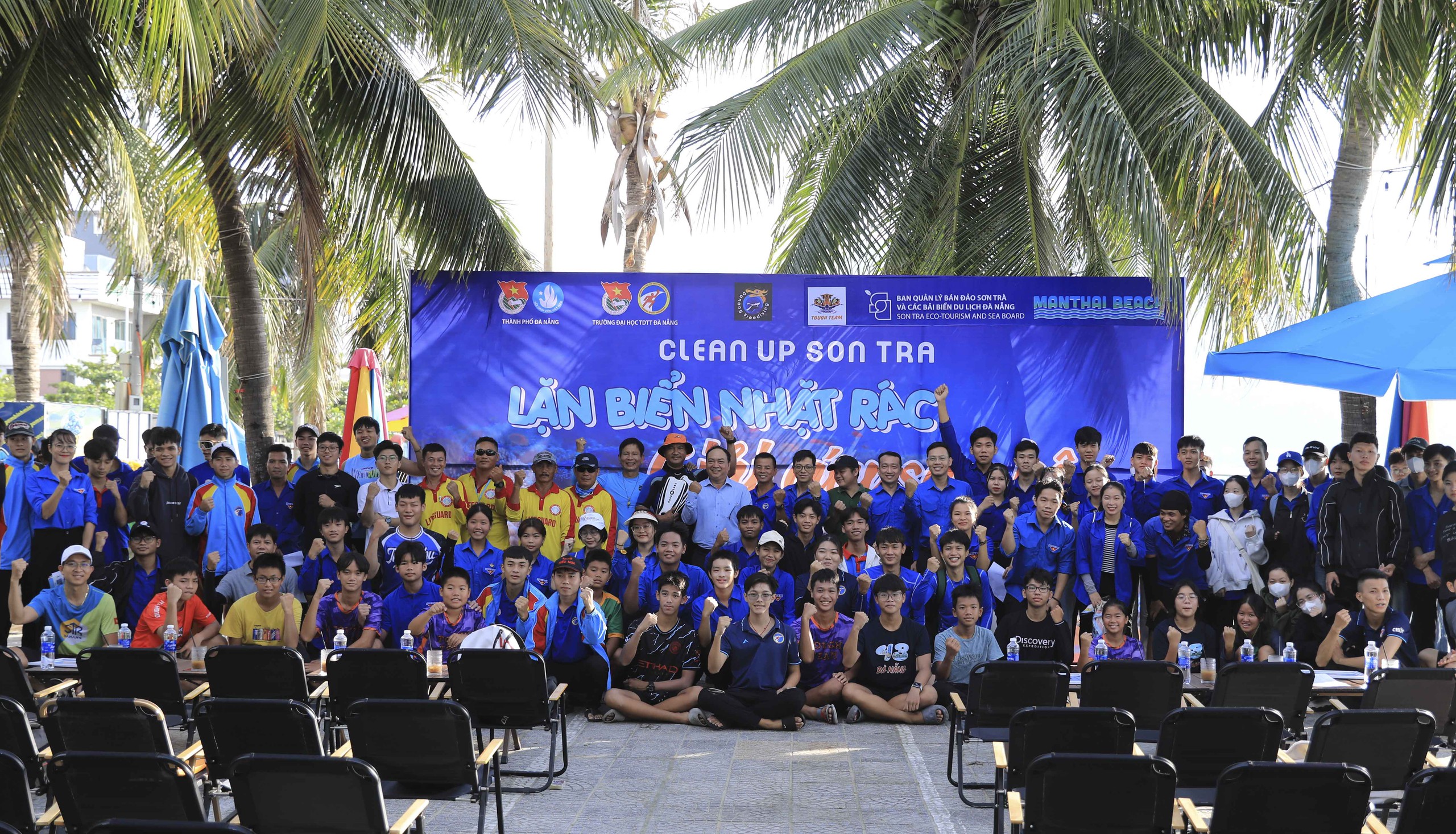 Hàng trăm tình nguyện viên tham gia nhặt rác bảo vệ môi trường và rạn san hô bán đảo Sơn Trà - Ảnh 1. Hàng trăm tình nguyện viên tham gia nhặt rác bảo vệ môi trường và rạn san hô bán đảo Sơn Trà - Ảnh 1.