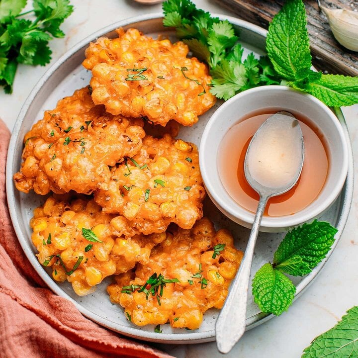 Hướng dẫn làm bánh ngô chiên không dầu mỡ - Ảnh 1. Hướng dẫn làm bánh ngô chiên không dầu mỡ - Ảnh 1.
