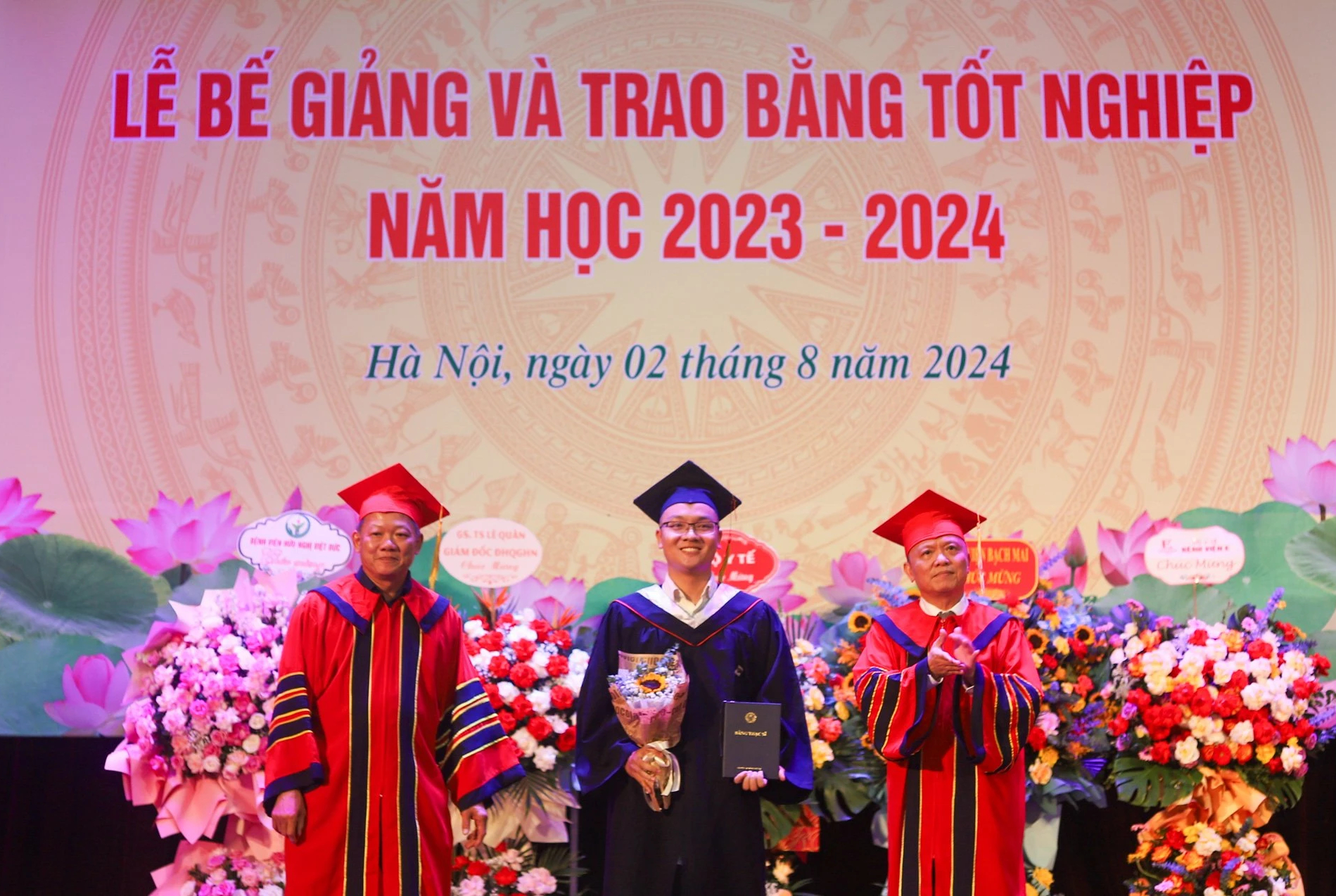 Khóa thạc sĩ ngoại khoa đầu tiên của Trường ĐH Y dược UMP tốt nghiệp- Ảnh 1. Khóa thạc sĩ ngoại khoa đầu tiên của Trường ĐH Y dược UMP tốt nghiệp- Ảnh 1.