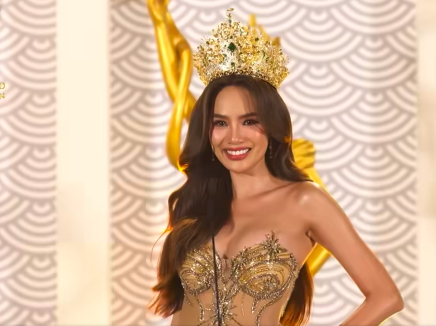Lê Hoàng Phương khóc nghẹn trong màn hô tên, đội vương miện Miss Grand Vietnam 2024- Ảnh 1. Lê Hoàng Phương khóc nghẹn trong màn hô tên, đội vương miện Miss Grand Vietnam 2024- Ảnh 1.