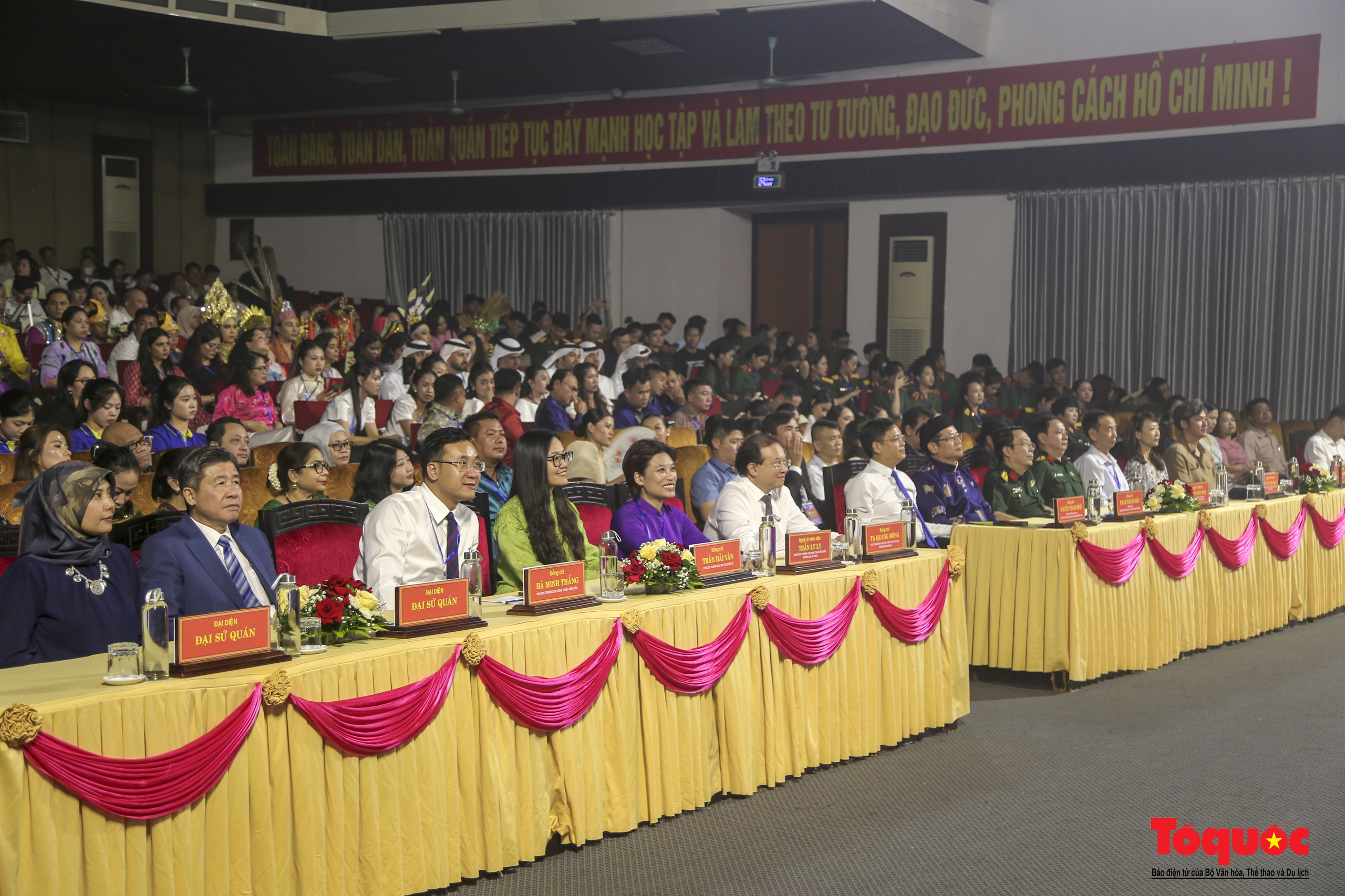 Liên hoan Múa quốc tế - 2024: "Hội tụ, sáng tạo - Cùng nhau tỏa sáng" - Ảnh 1. Liên hoan Múa quốc tế - 2024: "Hội tụ, sáng tạo - Cùng nhau tỏa sáng" - Ảnh 1.