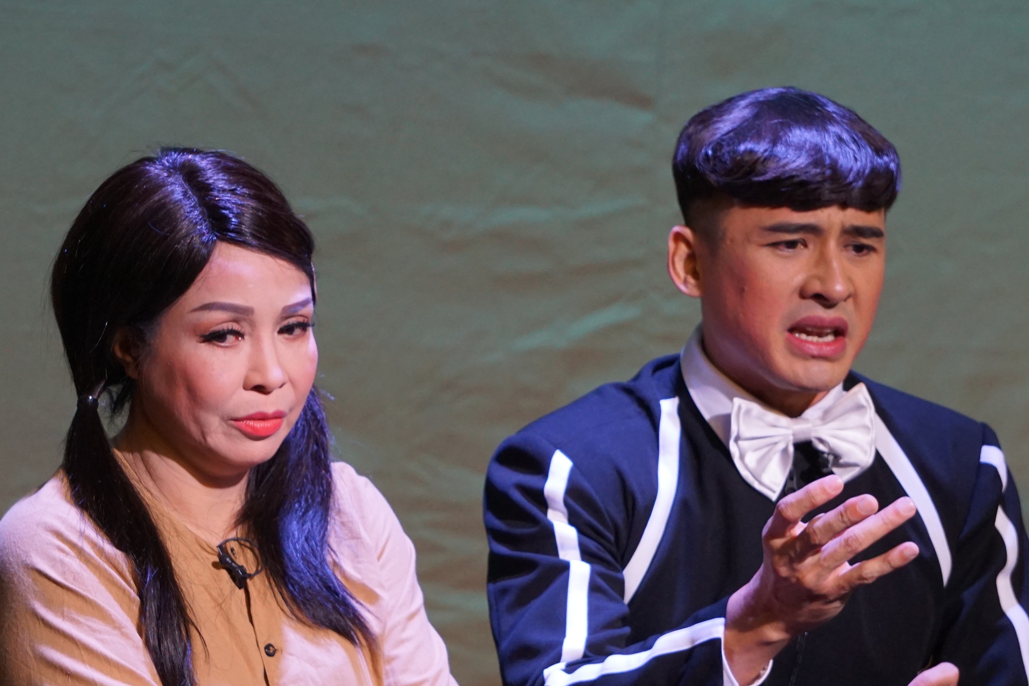 Lương Thế Thành, Hương Giang siêu duyên trong vở hài kịch Ngôi nhà trong mây - Ảnh 1. Lương Thế Thành, Hương Giang siêu duyên trong vở hài kịch Ngôi nhà trong mây - Ảnh 1.