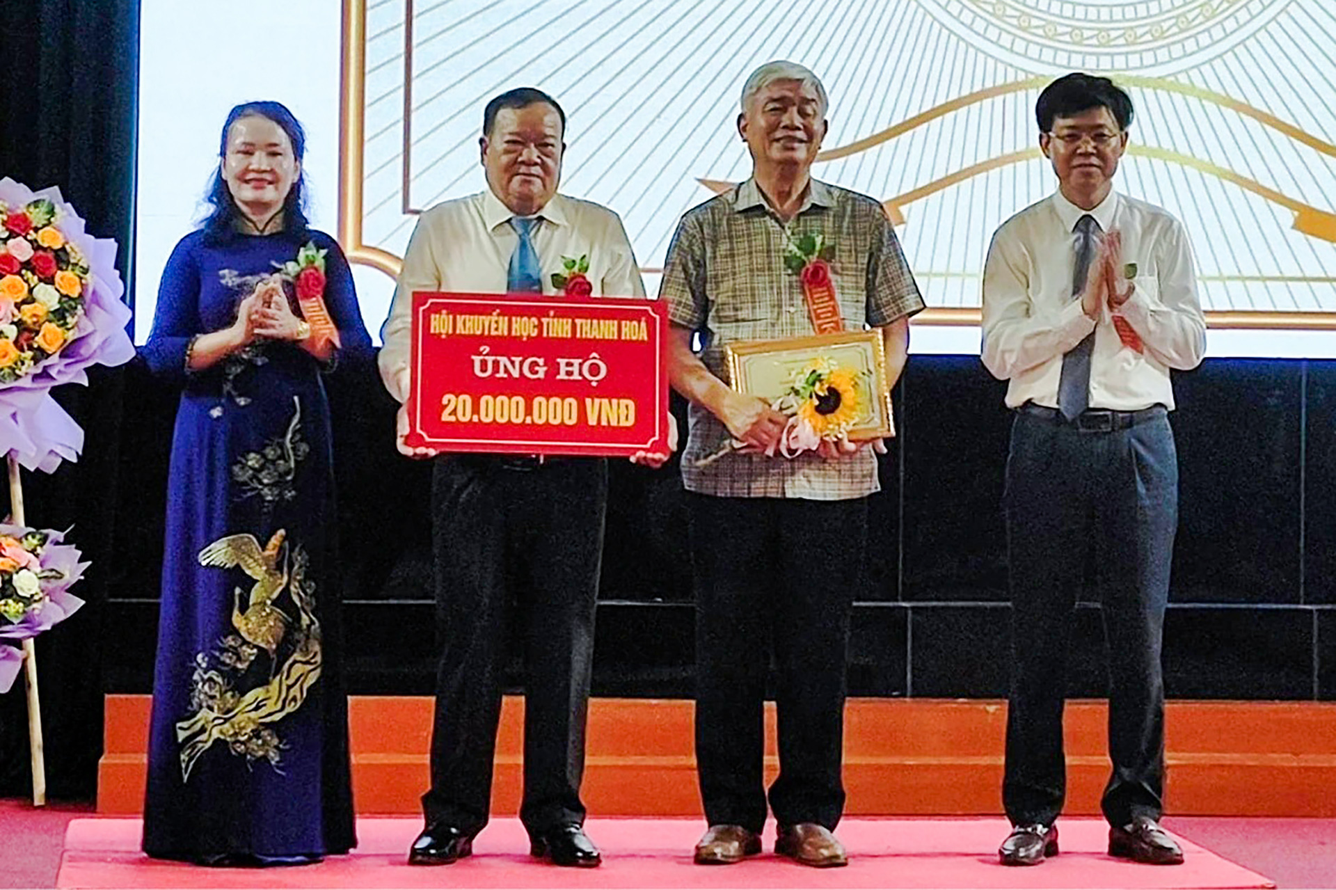 Một huyện vùng cao nghèo lập được quỹ khuyến học hơn 1,7 tỉ đồng - Ảnh 1. Một huyện vùng cao nghèo lập được quỹ khuyến học hơn 1,7 tỉ đồng - Ảnh 1.