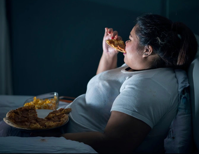Top 2 việc làm buổi tối gây tích mỡ nội tạng, cản trở giảm cân nhiều người mắc phải- Ảnh 3. Top 2 việc làm buổi tối gây tích mỡ nội tạng, cản trở giảm cân nhiều người mắc phải- Ảnh 3.