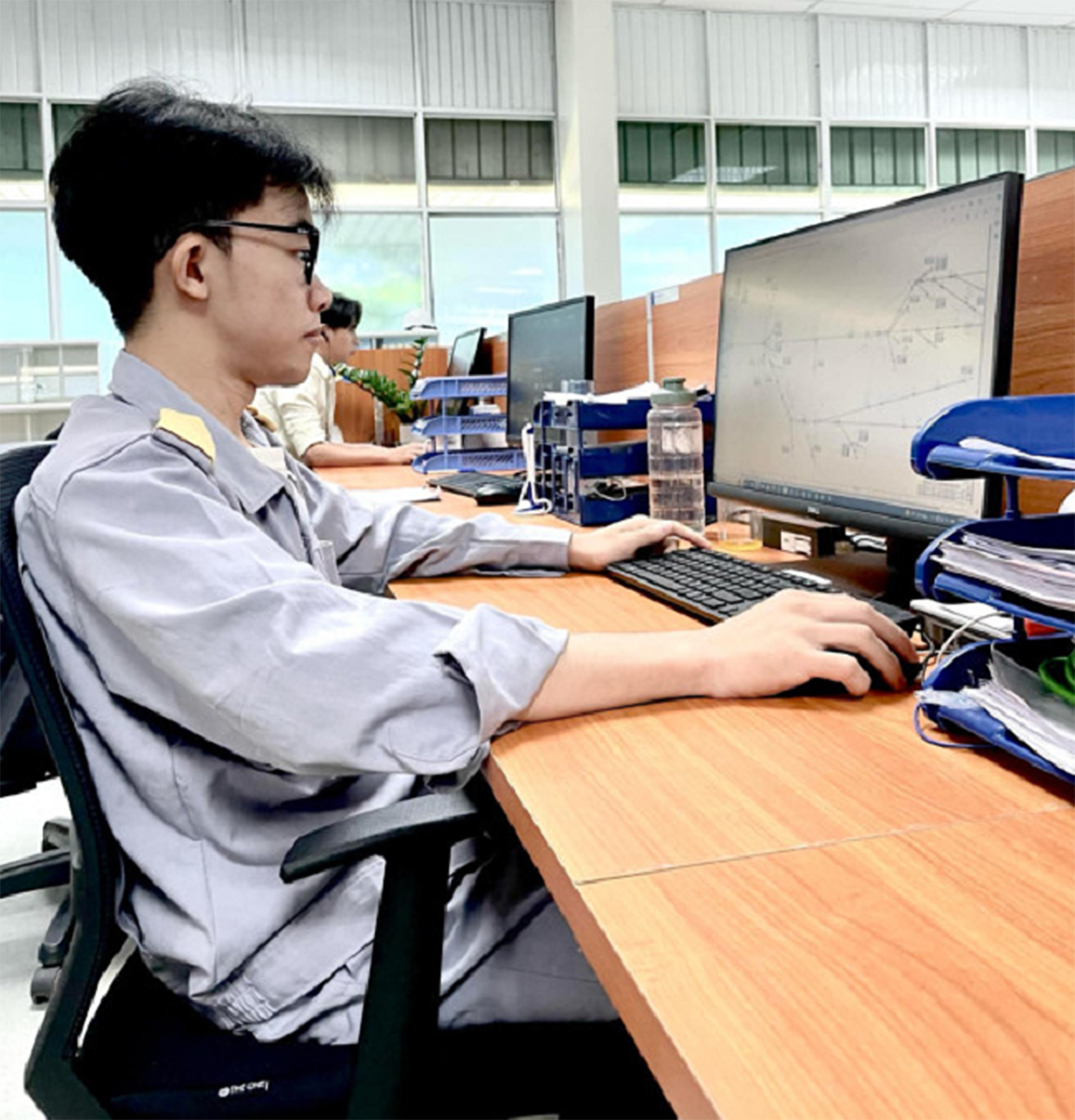 Cậu học trò xin 'ứng học bổng' nay đã thành kỹ sư - Ảnh 1. Cậu học trò xin 'ứng học bổng' Tiếp sức đến trường nay đã thành kỹ sư - Ảnh 1.