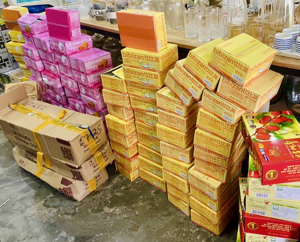 Ngăn chặn kịp thời hàng ngàn bánh trung thu không nguồn gốc tuồn ra thị trường- Ảnh 3. Ngăn chặn kịp thời hàng ngàn bánh trung thu không nguồn gốc tuồn ra thị trường- Ảnh 3.