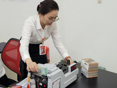 Xử lý nợ xấu là bài toán khó đối với các ngân hàng thương mại, nhất là trong khâu xử lý tài sản bảo đảmẢnh: TẤN THẠNH Xử lý nợ xấu là bài toán khó đối với các ngân hàng thương mại, nhất là trong khâu xử lý tài sản bảo đảmẢnh: TẤN THẠNH