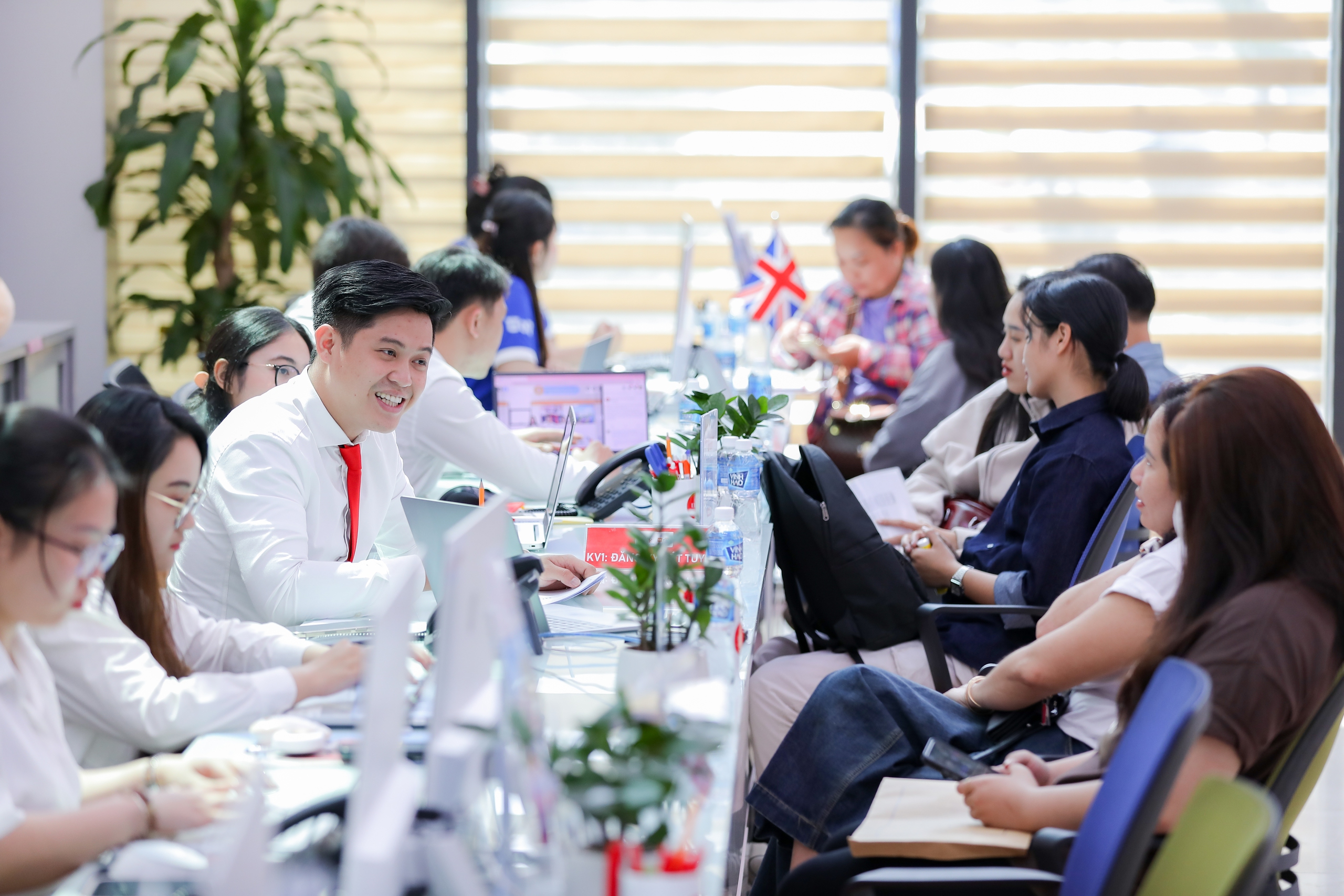 Điểm chuẩn Trường ĐH Kinh tế-Tài chính TP.HCM: Nhiều ngành cao hơn điểm sàn 2-4 điểm- Ảnh 1. Điểm chuẩn Trường ĐH Kinh tế-Tài chính TP.HCM: Nhiều ngành cao hơn điểm sàn 2-4 điểm- Ảnh 1.