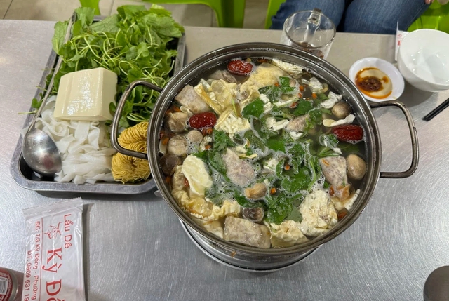 Những quán lẩu dê ‘hớp hồn’ thực khách tại TP.HCM- Ảnh 2. Những quán lẩu dê ‘hớp hồn’ thực khách tại TP.HCM- Ảnh 2.