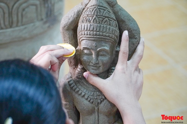 Ninh Thuận tìm mẫu sản phẩm gốm Chăm làm quà tặng của tỉnh - Ảnh 1. Ninh Thuận tìm mẫu sản phẩm gốm Chăm làm quà tặng của tỉnh - Ảnh 1.