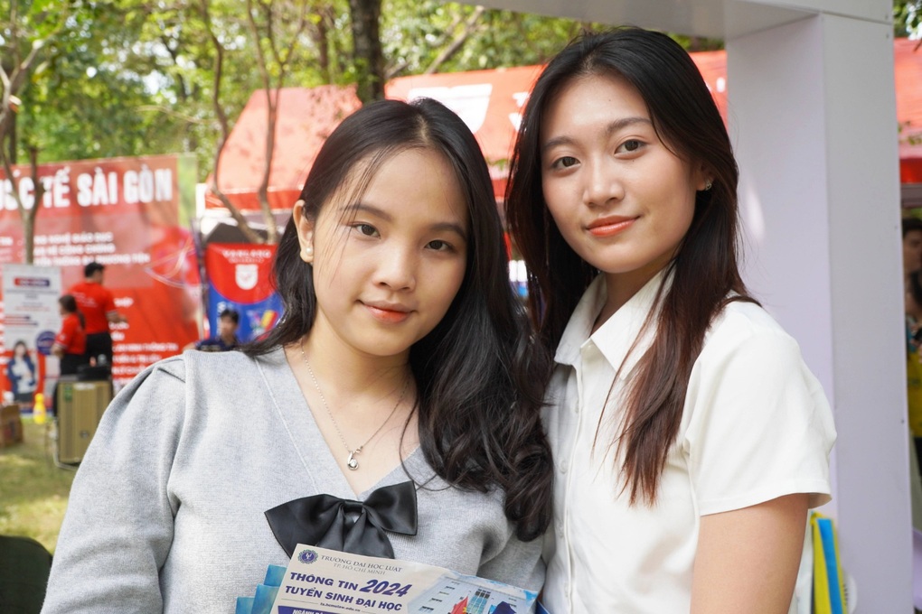 Nóng ngày đầu lọc ảo: Nguyện vọng tăng cao, điểm chuẩn dự báo leo thang - 1 Nóng ngày đầu lọc ảo: Nguyện vọng tăng cao, điểm chuẩn dự báo leo thang - 1