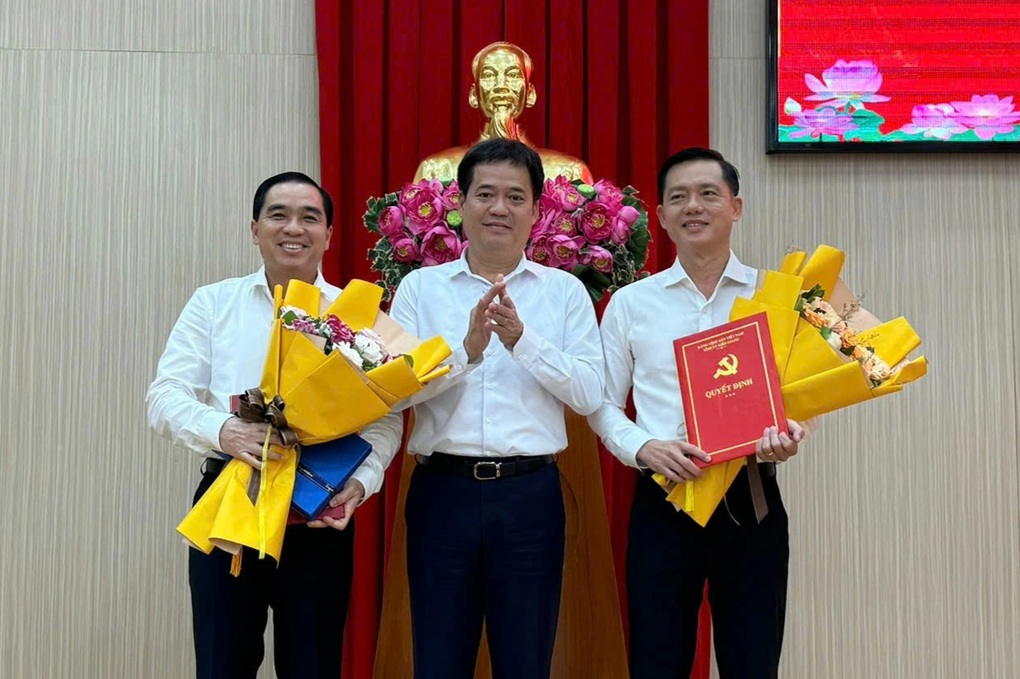 Ông Huỳnh Quang Hưng thôi giữ chức Phó Bí thư Thành ủy Phú Quốc - 1 Ông Huỳnh Quang Hưng thôi giữ chức Phó Bí thư Thành ủy Phú Quốc - 1