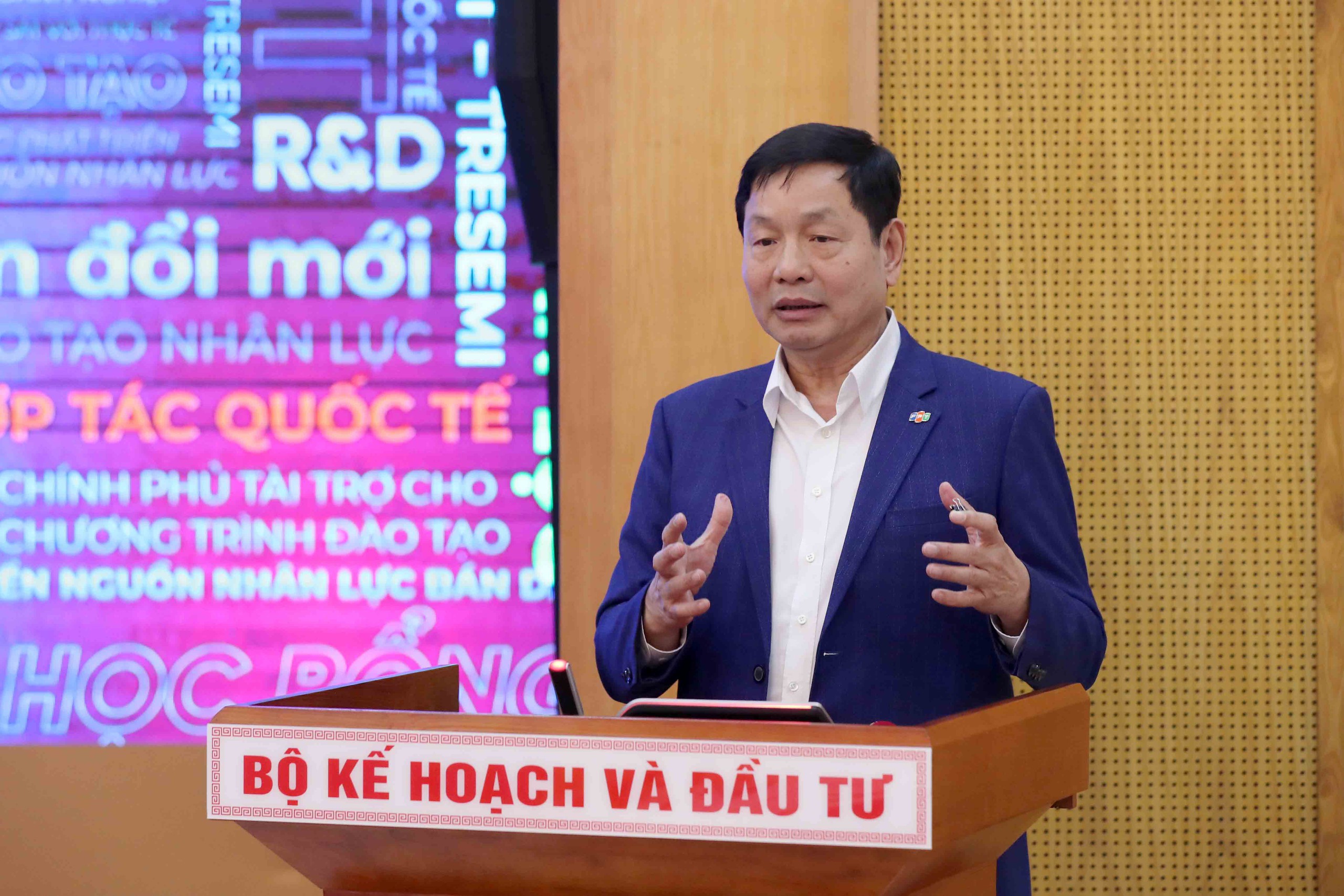 Bộ trưởng KH-ĐT: 'Phấn đấu đào tạo hàng triệu nhân lực ngành bán dẫn'- Ảnh 1. Bộ trưởng KH-ĐT: 'Phấn đấu đào tạo hàng triệu nhân lực ngành bán dẫn'- Ảnh 1.