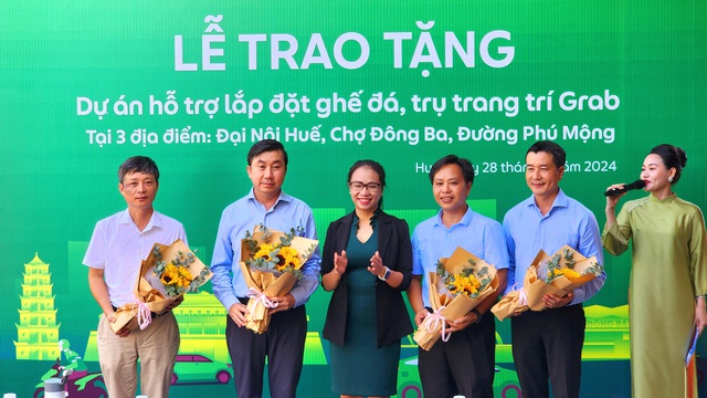 Phát triển tiện ích cộng đồng, thúc đẩy du lịch Huế với sáng kiến "ghế đá Grab" - Ảnh 1. Phát triển tiện ích cộng đồng, thúc đẩy du lịch Huế với sáng kiến "ghế đá Grab" - Ảnh 1.
