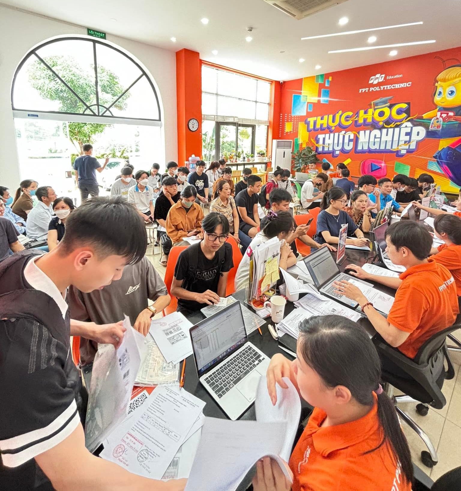 Phê bình sinh viên không đúng cách, một giảng viên bị chấm dứt hợp đồng- Ảnh 1. Phê bình sinh viên không đúng cách, một giảng viên bị chấm dứt hợp đồng- Ảnh 1.